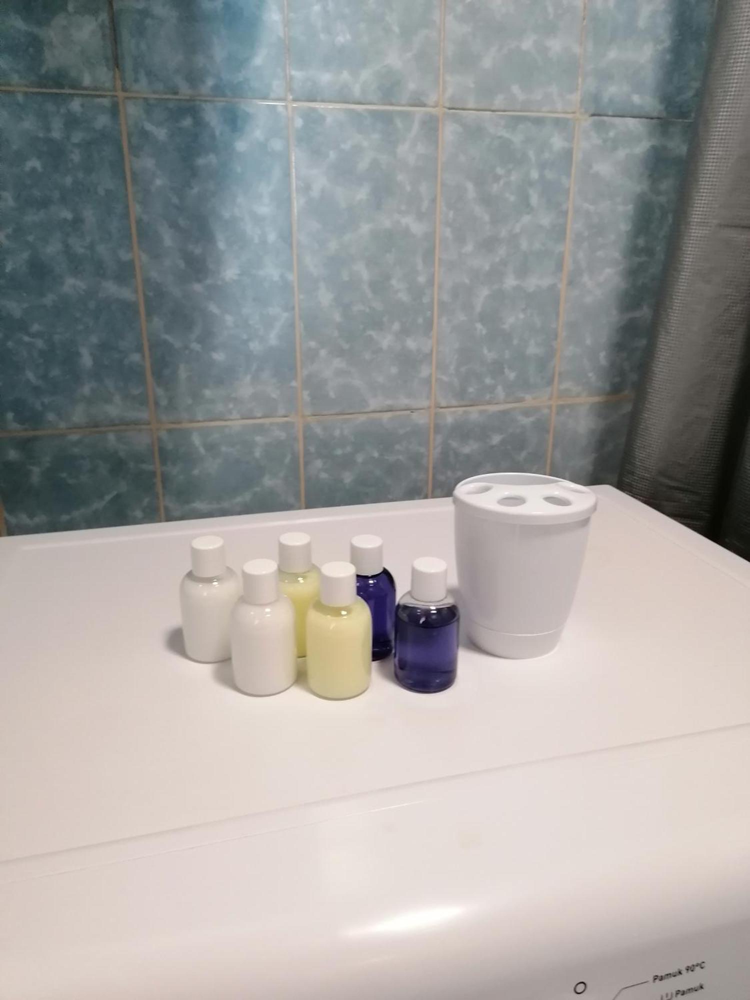 Cozy 1-Bdrm Apt In Dubec, Ideal For Work Or Study Сесвете Экстерьер фото