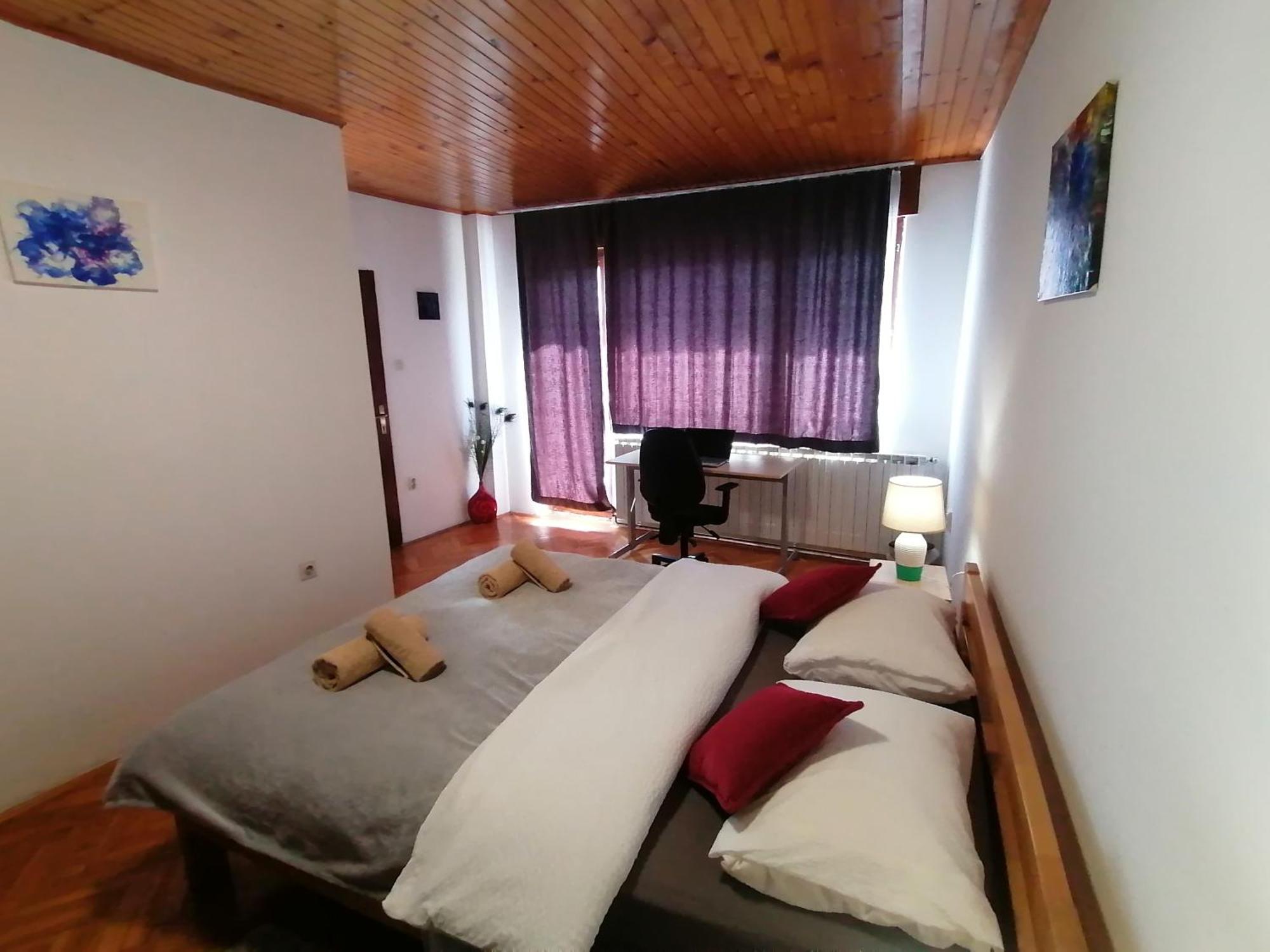 Cozy 1-Bdrm Apt In Dubec, Ideal For Work Or Study Сесвете Экстерьер фото